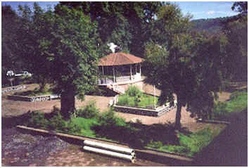 plaza de charapan